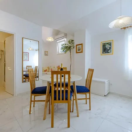 Viola Apartment *