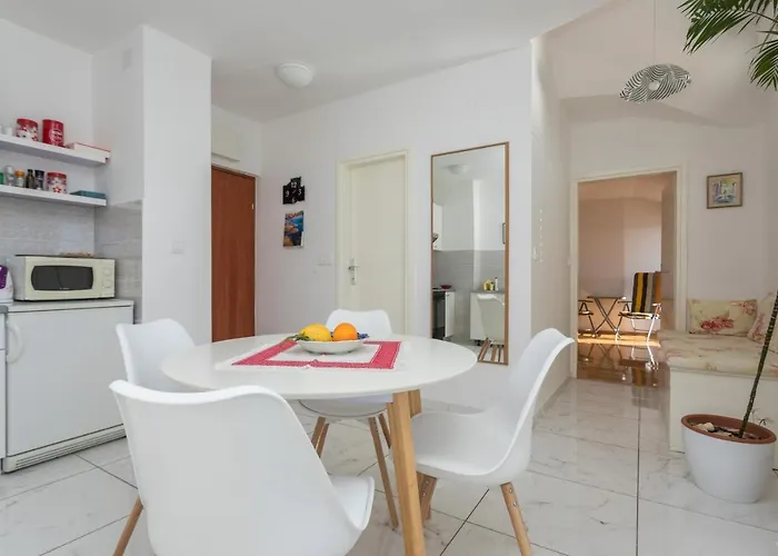 아파트먼트 비올라 *