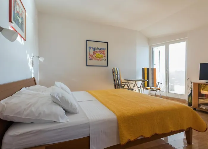 아파트먼트 비올라 *