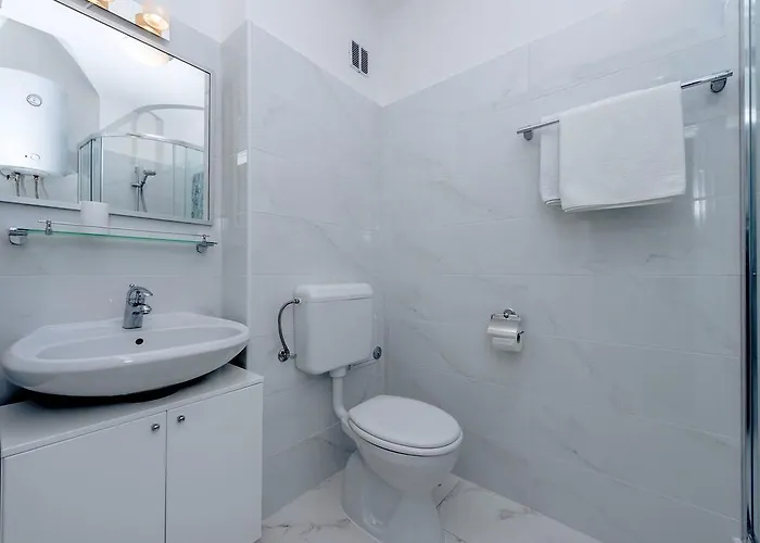 아파트먼트 비올라 *