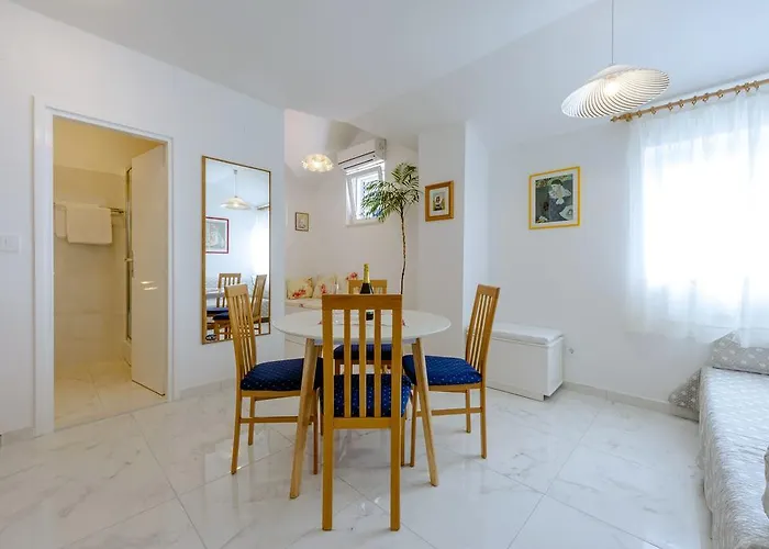 아파트먼트 비올라 아파트 *