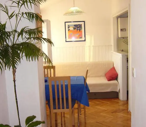 아파트먼트 비올라 *